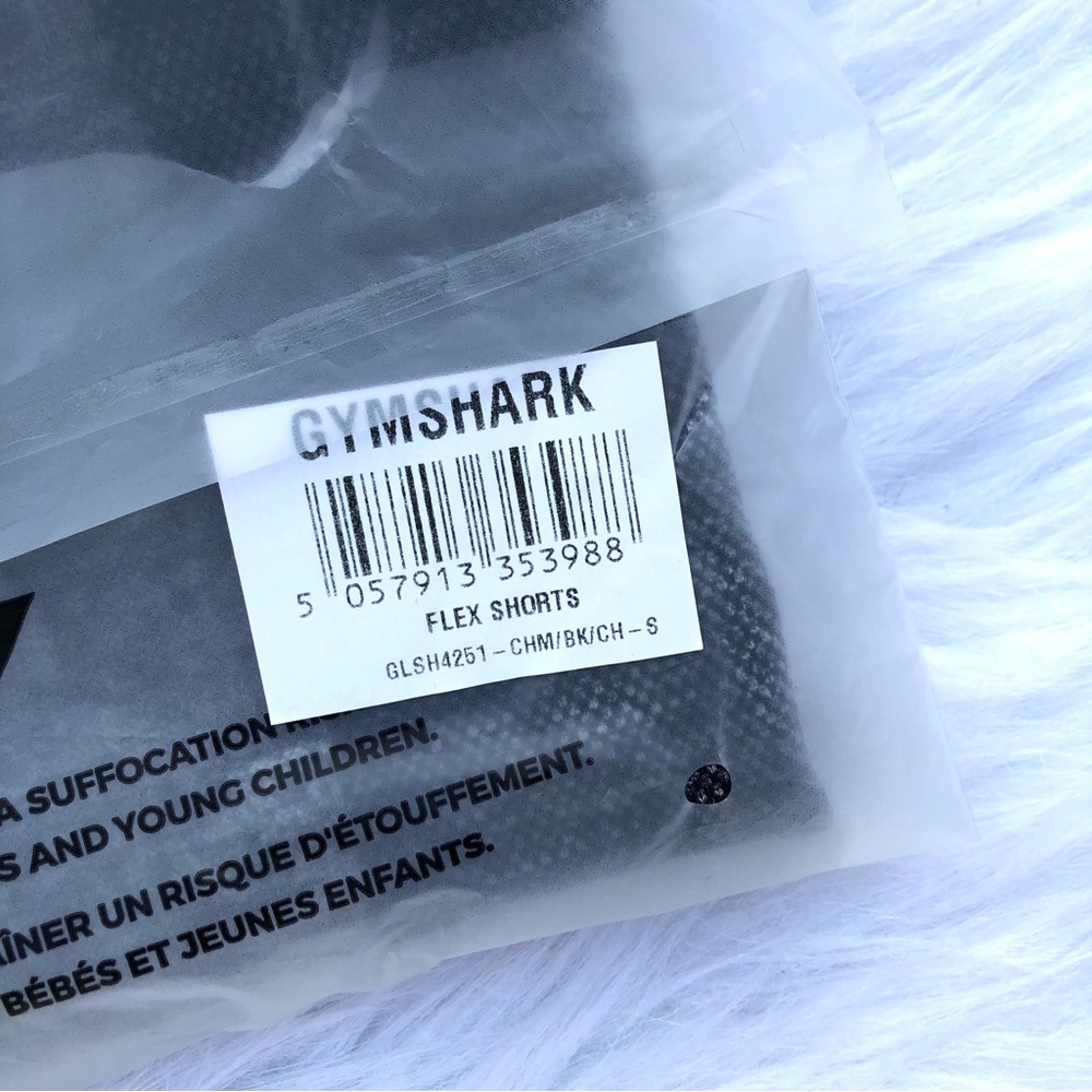 NWOT - Gymshark Flex Shorts Black/Gray - Picture 5 of 5